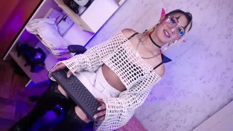 alexaavandercloude online show from 04/17/26, 12:30