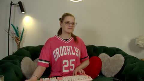 Snapshot of alexaavery chatting on 05/16/26, 06:21 AlexaAvery online show from 05/16/26, 06:21