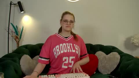 Snapshot of alexaavery chatting on 05/16/26, 07:05 AlexaAvery online show from 05/16/26, 07:05