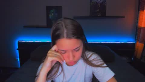 Snapshot of alexabarkley chatting on 04/28/26, 01:48 angel online show from 04/28/26, 01:48