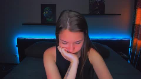 Snapshot of alexabarkley chatting on 05/04/26, 12:39 angel online show from 05/04/26, 12:39
