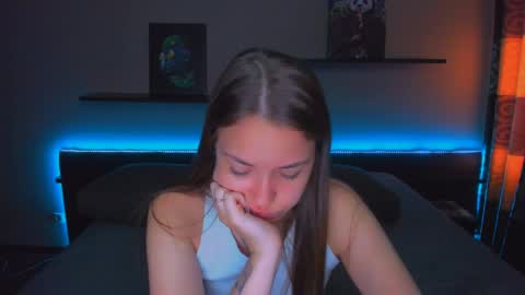 Snapshot of alexabarkley chatting on 05/05/26, 12:51 angel online show from 05/05/26, 12:51