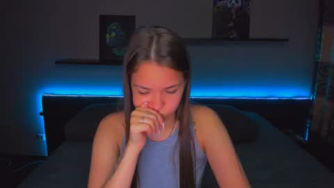 Snapshot of alexabarkley chatting on 05/07/26, 12:27 angel online show from 05/07/26, 12:27