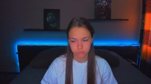 Snapshot of alexabarkley chatting on 05/08/26, 12:49 angel online show from 05/08/26, 12:49