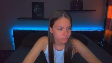 Snapshot of alexabarkley chatting on 05/18/26, 04:29 angel online show from 05/18/26, 04:29
