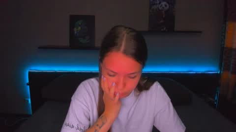 Snapshot of alexabarkley chatting on 05/19/26, 12:38 angel online show from 05/19/26, 12:38