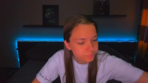 Snapshot of alexabarkley chatting on 05/19/26, 02:18 angel online show from 05/19/26, 02:18