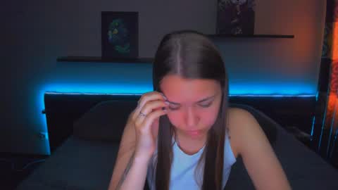 Snapshot of alexabarkley chatting on 05/20/26, 01:01 angel online show from 05/20/26, 01:01