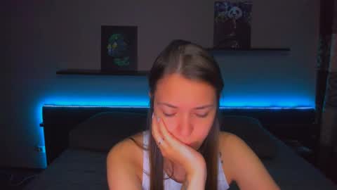 Snapshot of alexabarkley chatting on 05/26/26, 01:23 angel online show from 05/26/26, 01:23