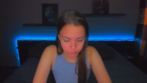 Snapshot of alexabarkley chatting on 05/28/26, 01:36 angel online show from 05/28/26, 01:36