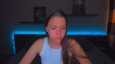 Snapshot of alexabarkley chatting on 06/04/26, 12:49 angel online show from 06/04/26, 12:49
