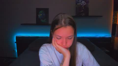 Snapshot of alexabarkley chatting on 06/05/26, 12:50 angel online show from 06/05/26, 12:50