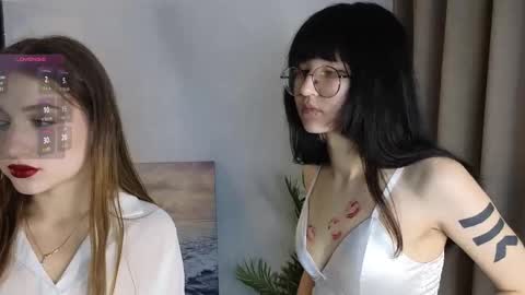 Emma - blonde and Mia - dark online show from 09/10/25, 04:45