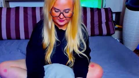 Snapshot of alexalavibes chatting on 10/02/25, 07:37 AlexaLaVibes online show from 10/02/25, 07:37