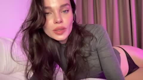 Ember Valentine online show from 03/06/26, 09:33