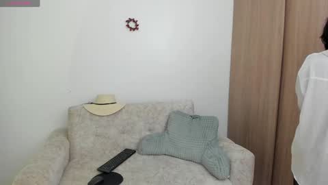 Snapshot of alexandra_fiore chatting on 12/29/24, 02:27 I am Alexandra online show from 12/29/24, 02:27