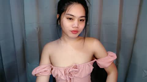 Snapshot of alexandralovely_9 chatting on 05/04/26, 11:28 Andrea online show from 05/04/26, 11:28