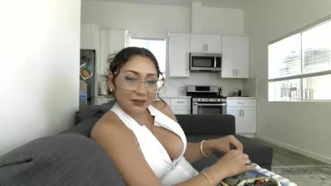 Snapshot of alexandrarose77 chatting on 04/28/26, 11:32 AlexandraRose0777 online show from 04/28/26, 11:32