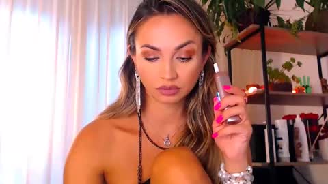 Snapshot of alexandrawooow chatting on 09/10/25, 01:55 alexandrawooow online show from 09/10/25, 01:55