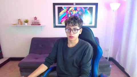 Snapshot of alexcum_18 chatting on 06/04/26, 01:50 alex online show from 06/04/26, 01:50