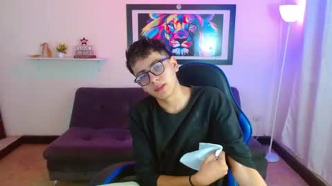 Snapshot of alexcum_18 chatting on 06/17/26, 02:18 alex online show from 06/17/26, 02:18