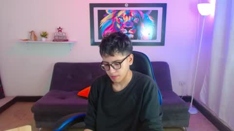 Snapshot of alexcum_18 chatting on 06/19/26, 02:43 alex online show from 06/19/26, 02:43