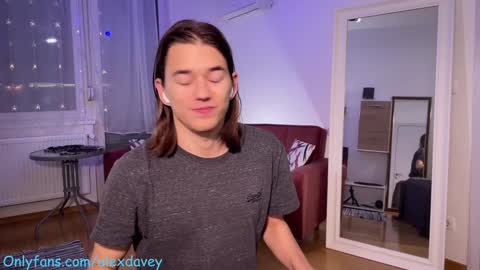 Snapshot of alexdavey chatting on 12/26/24, 06:01 online show from 12/26/24, 06:01