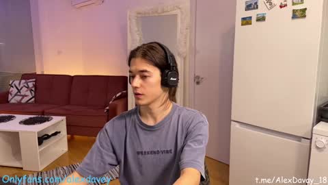 Snapshot of alexdavey chatting on 01/13/25, 07:21 online show from 01/13/25, 07:21