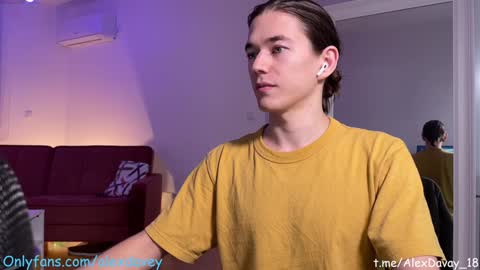 Snapshot of alexdavey chatting on 01/25/25, 08:53 online show from 01/25/25, 08:53