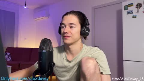 Snapshot of alexdavey chatting on 02/02/25, 05:42 online show from 02/02/25, 05:42