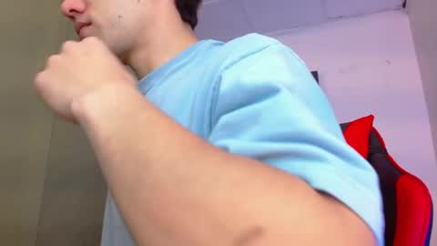 Snapshot of alexgiraldo__ chatting on 05/08/26, 01:27 alexgiraldo__ online show from 05/08/26, 01:27