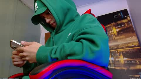 Snapshot of alexgiraldo__ chatting on 05/19/26, 12:00 alexgiraldo__ online show from 05/19/26, 12:00