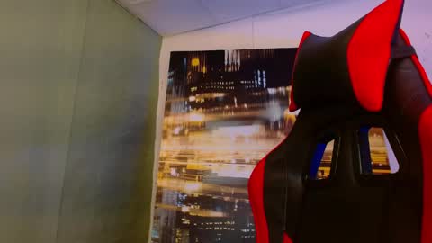 Snapshot of alexgiraldo__ chatting on 05/21/26, 01:18 alexgiraldo__ online show from 05/21/26, 01:18