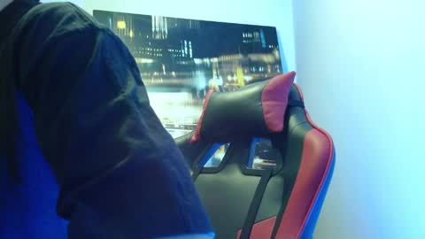 Snapshot of alexgiraldo__ chatting on 05/31/26, 10:11 alexgiraldo__ online show from 05/31/26, 10:11