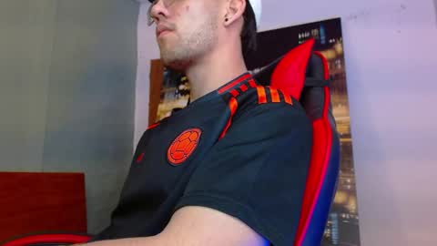 Snapshot of alexgiraldo__ chatting on 06/02/26, 02:02 alexgiraldo__ online show from 06/02/26, 02:02