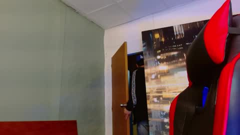 Snapshot of alexgiraldo__ chatting on 06/06/26, 12:38 alexgiraldo__ online show from 06/06/26, 12:38