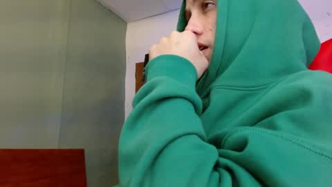 Snapshot of alexgiraldo__ chatting on 06/06/26, 12:43 alexgiraldo__ online show from 06/06/26, 12:43