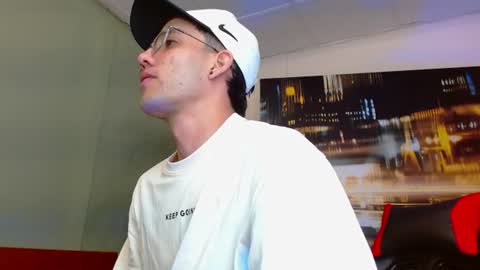 Snapshot of alexgiraldo__ chatting on 06/08/26, 09:15 alexgiraldo__ online show from 06/08/26, 09:15