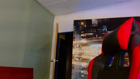Snapshot of alexgiraldo__ chatting on 06/13/26, 02:09 alexgiraldo__ online show from 06/13/26, 02:09