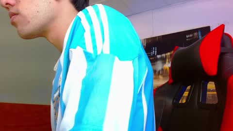 Snapshot of alexgiraldo__ chatting on 06/17/26, 06:31 alexgiraldo__ online show from 06/17/26, 06:31