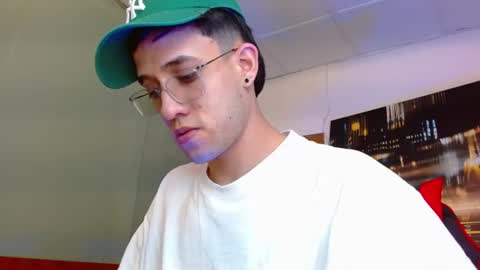 Snapshot of alexgiraldo__ chatting on 06/20/26, 01:09 alexgiraldo__ online show from 06/20/26, 01:09