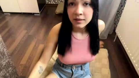 Emila online show from 05/17/26, 09:06