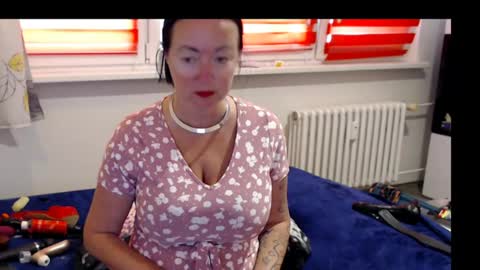 Snapshot of alexie33 chatting on 07/19/26, 11:25 alexie33 online show from 07/19/26, 11:25