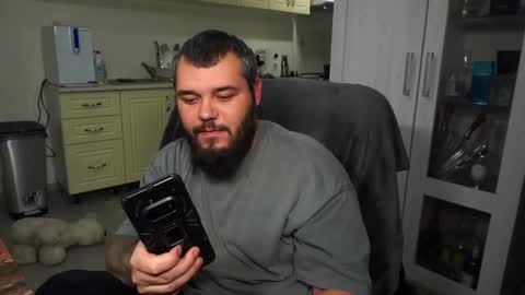 Snapshot of alexirr chatting on 12/19/25, 09:33 Alex online show from 12/19/25, 09:33