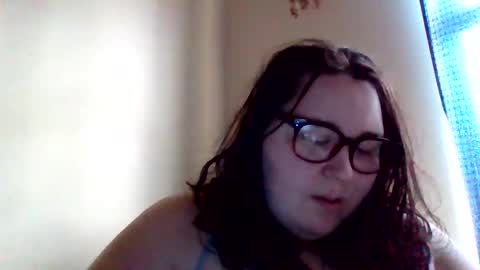 Snapshot of alexisr16 chatting on 09/21/25, 08:21 Alexis online show from 09/21/25, 08:21