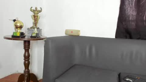 Snapshot of alexroyce_ chatting on 05/26/26, 12:01 ALEX ROYCE online show from 05/26/26, 12:01