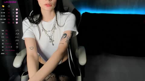 Alexa Bloom online show from 12/19/25, 08:43