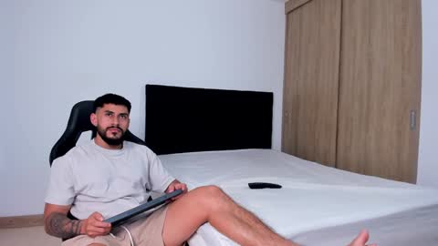 Alex   freelance model  instagram alex b229 online show from 12/31/24, 10:34