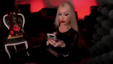 Snapshot of alfa_female chatting on 12/07/24, 10:01 AlfaFemale online show from 12/07/24, 10:01