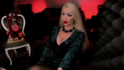 Snapshot of alfa_female chatting on 12/17/24, 08:12 AlfaFemale online show from 12/17/24, 08:12